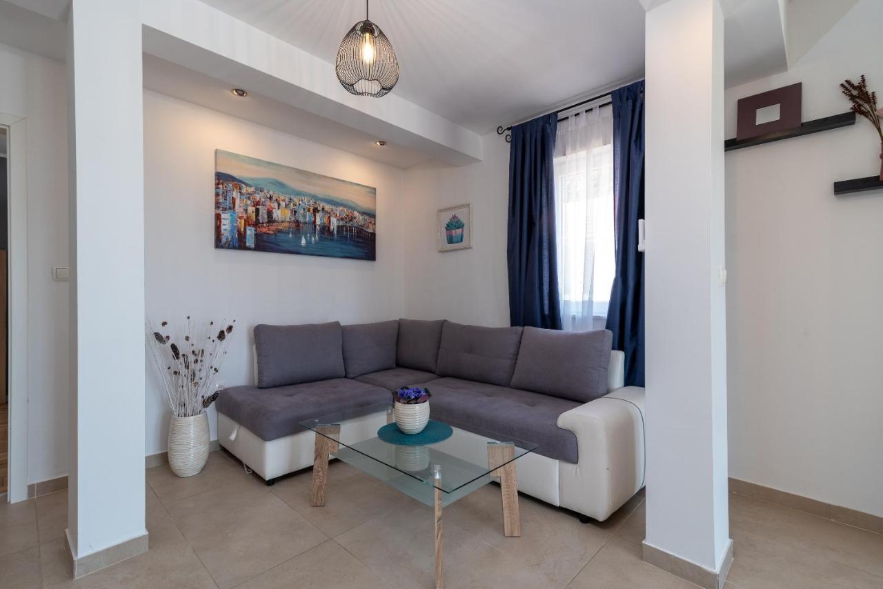 Apartments Dobrila Kaštel Novi Eksteriør bilde