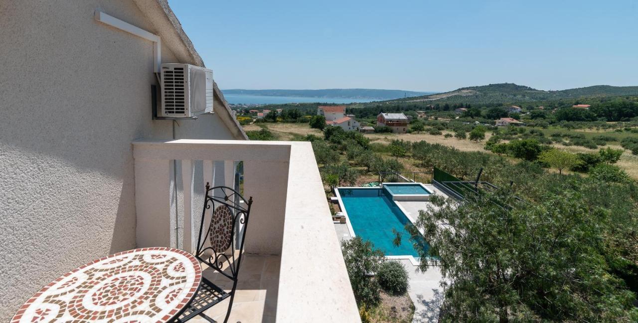 Apartments Dobrila Kaštel Novi Eksteriør bilde