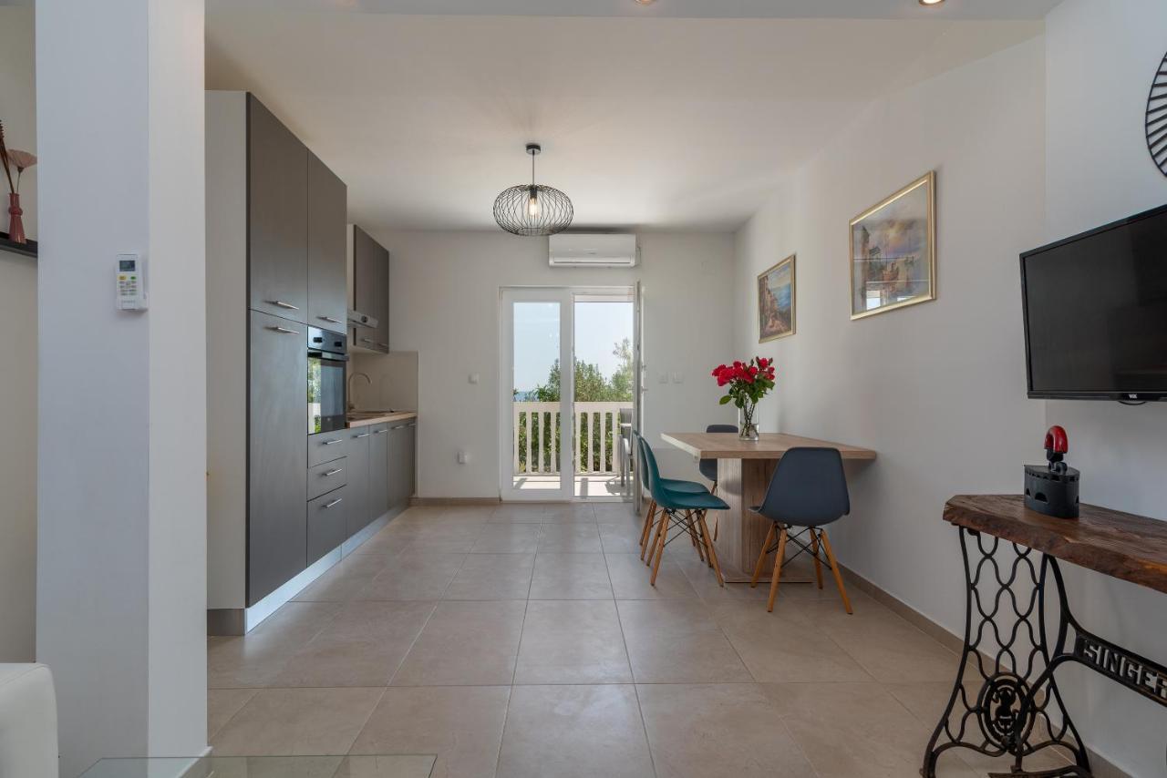 Apartments Dobrila Kaštel Novi Eksteriør bilde