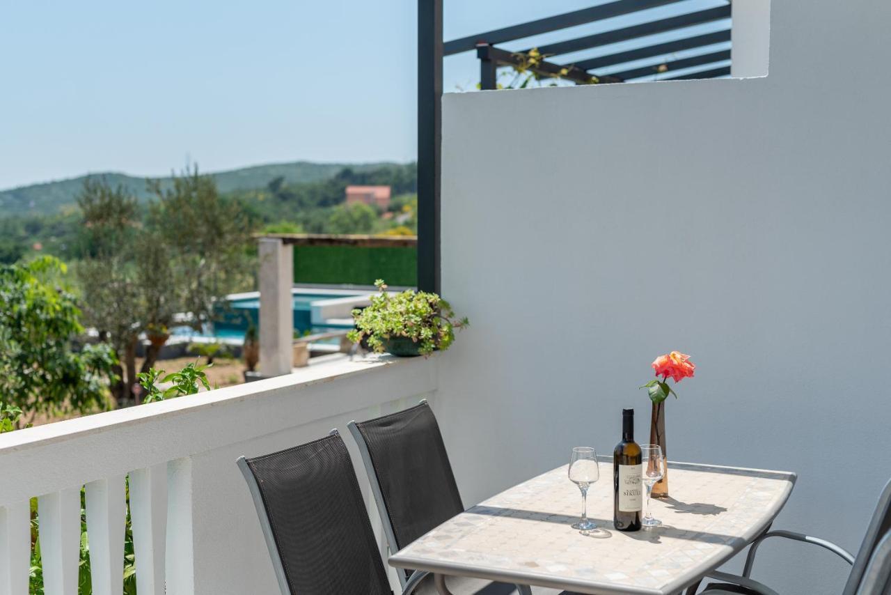 Apartments Dobrila Kaštel Novi Eksteriør bilde