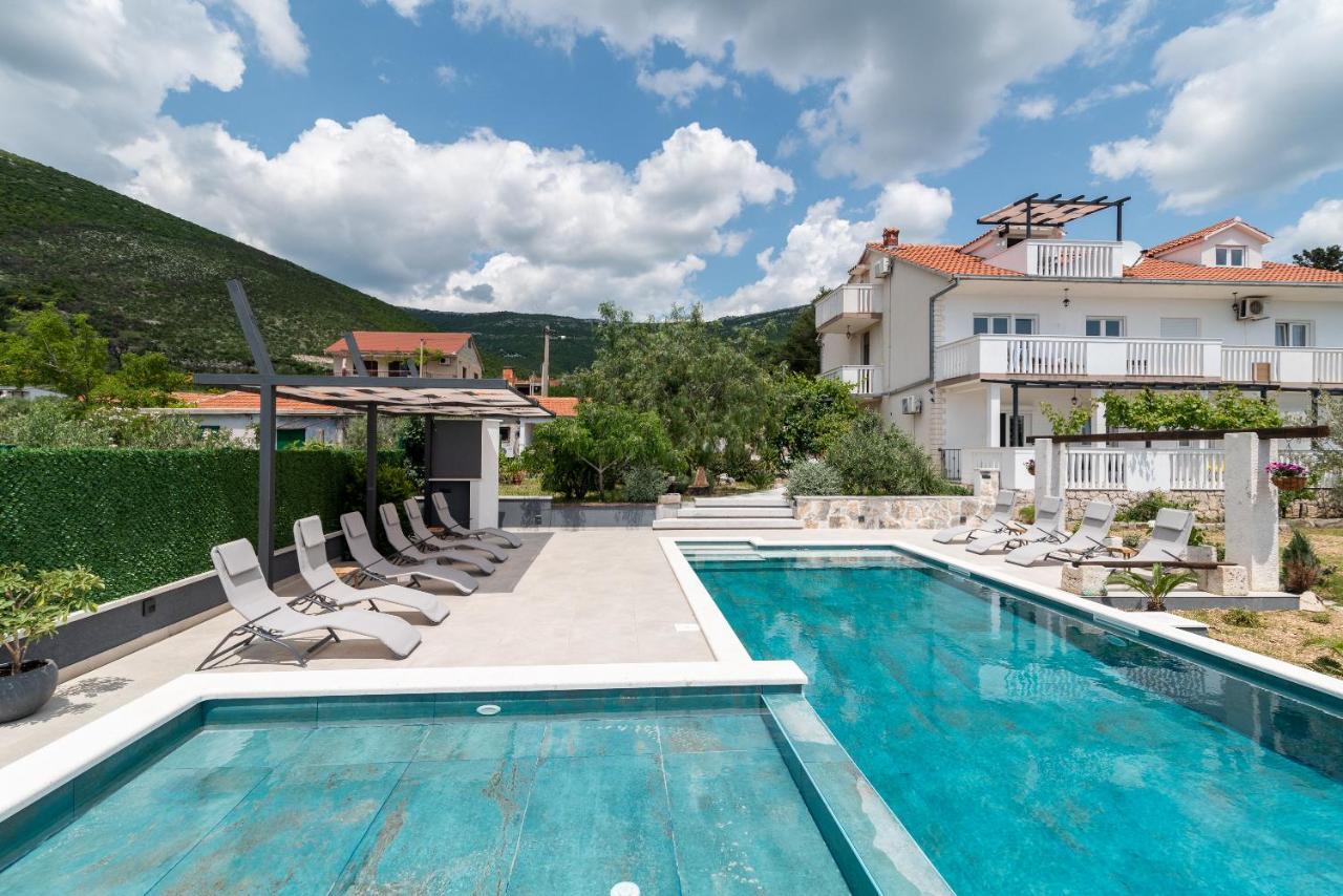 Apartments Dobrila Kaštel Novi Eksteriør bilde