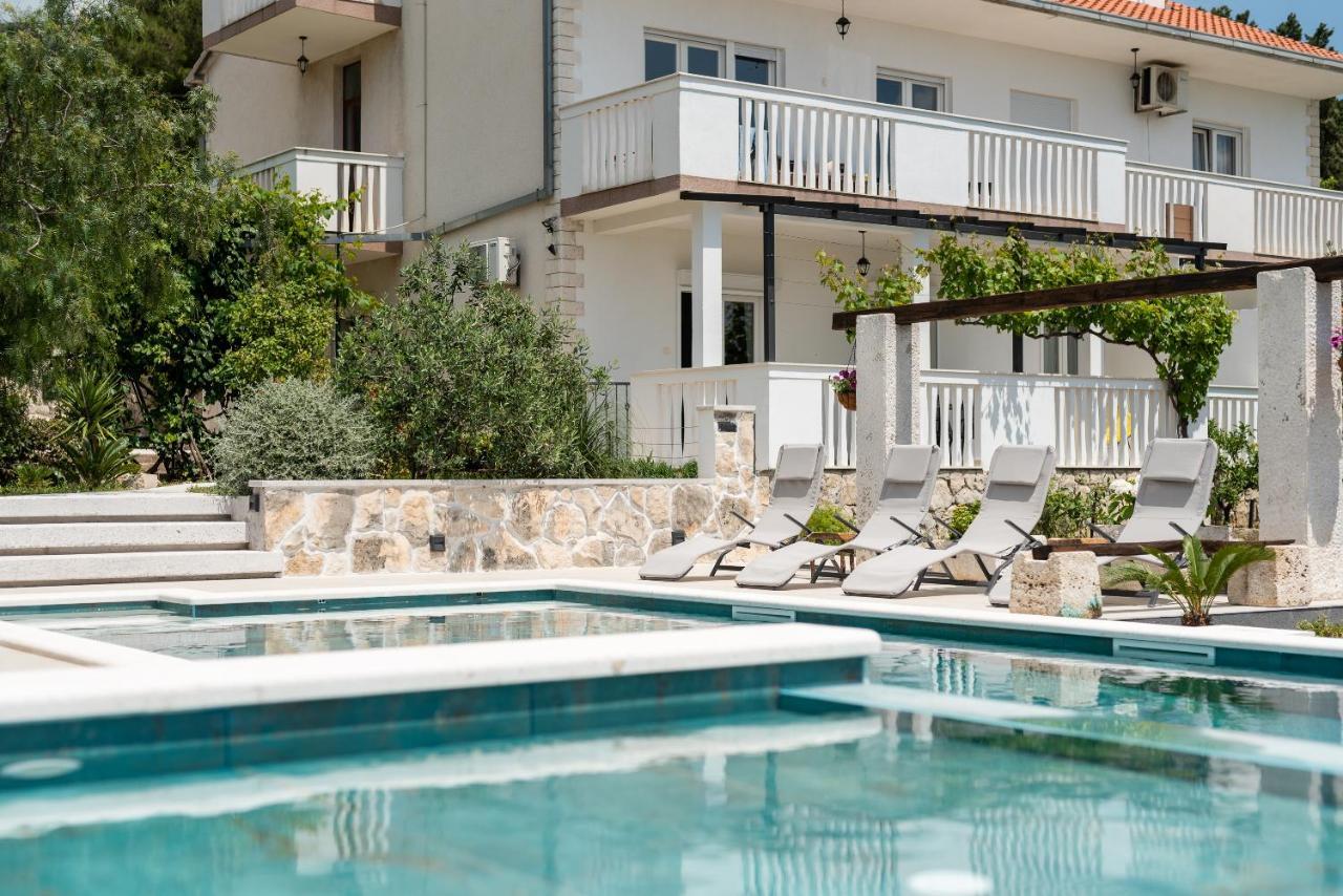 Apartments Dobrila Kaštel Novi Eksteriør bilde