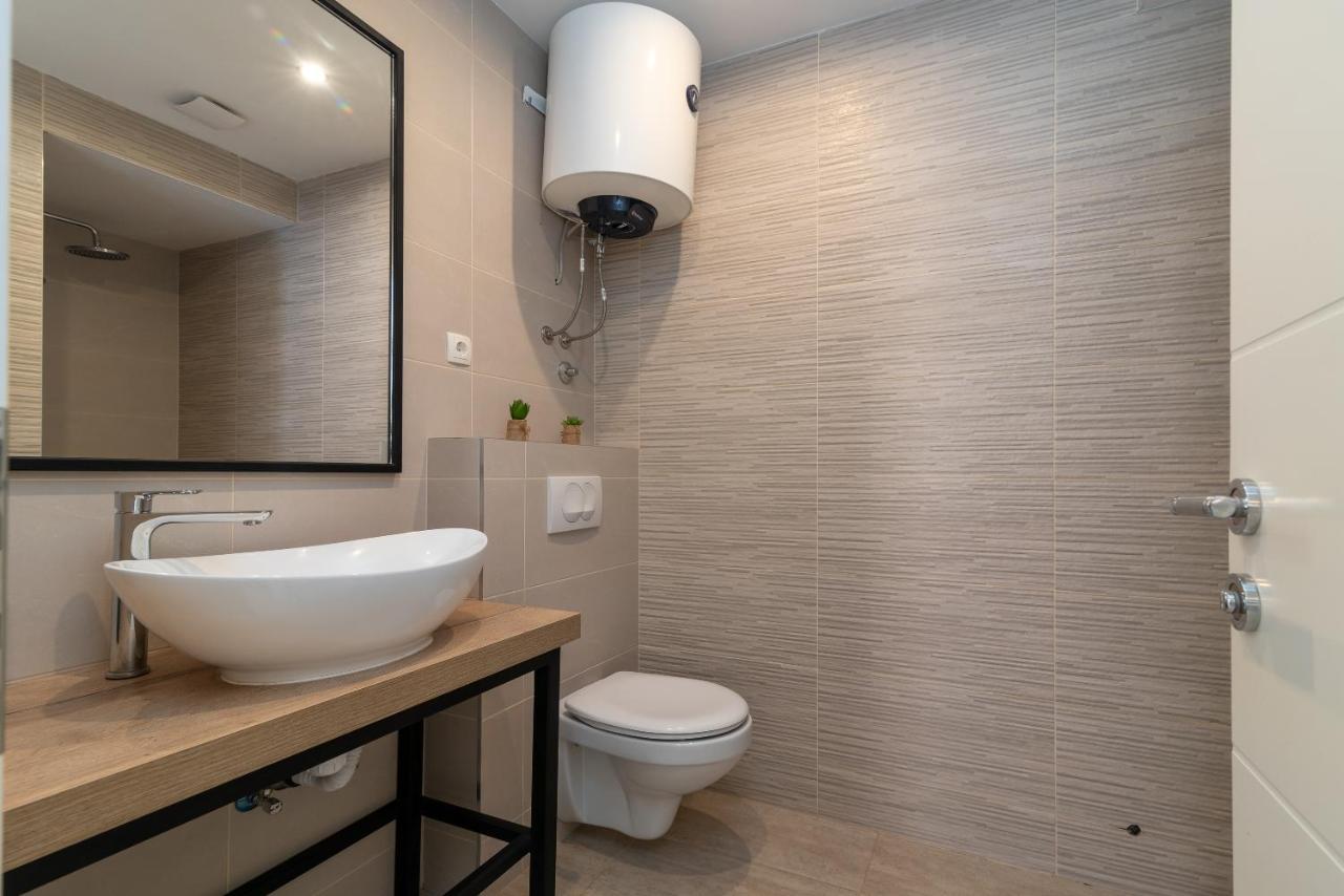 Apartments Dobrila Kaštel Novi Eksteriør bilde