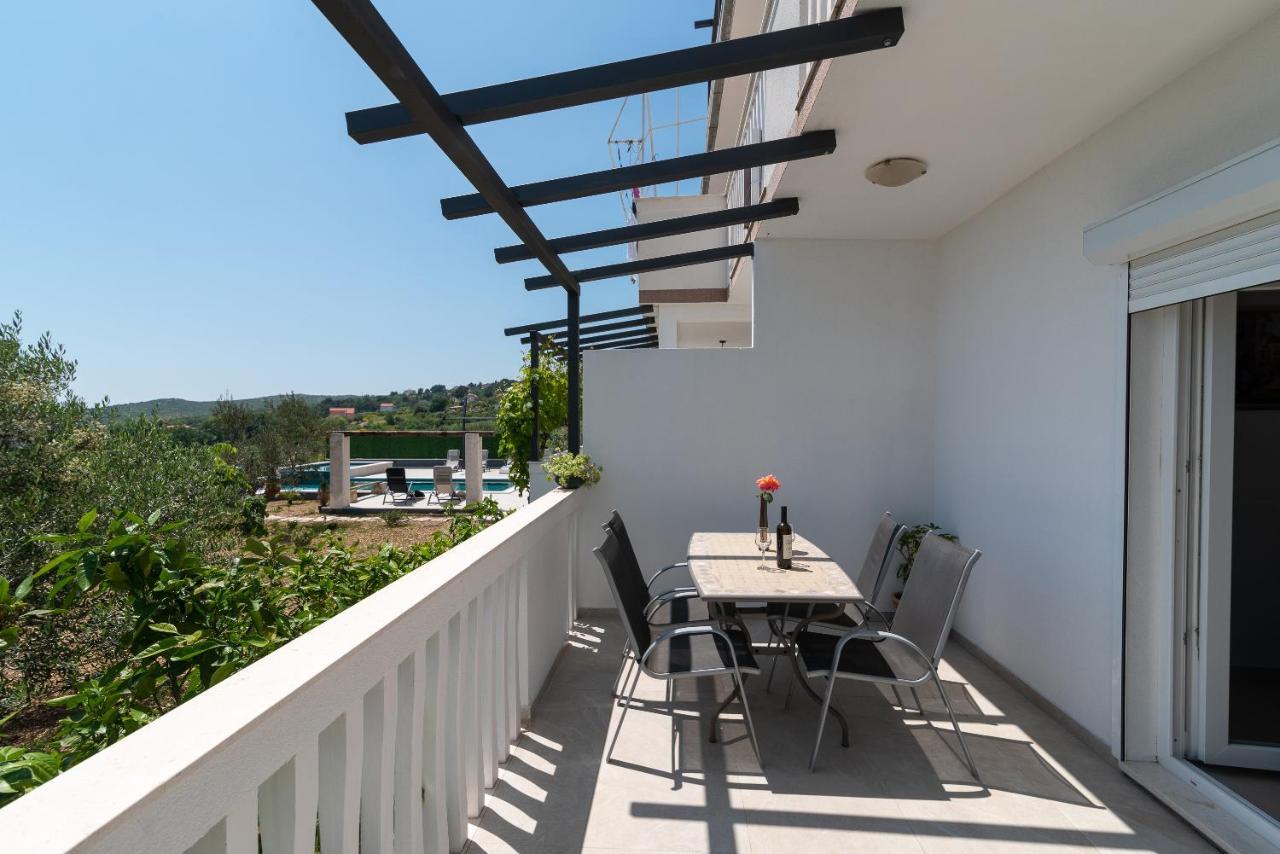 Apartments Dobrila Kaštel Novi Eksteriør bilde